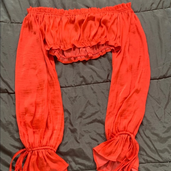 Red Crop Bardot - Picture 3 of 4